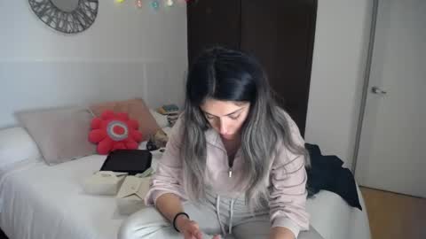 Snapshot of la_rola_ chatting on May 2026 03:26:02 AM Catalina online show from May 2026 03:26:02 AM