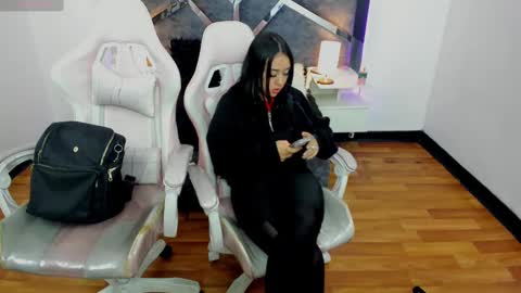  L A R A   online show from March 2025 01:45:01 AM