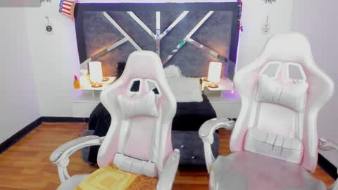  L A R A   online show from March 2025 11:53:01 PM