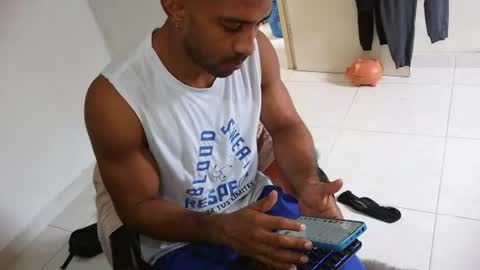 Snapshot of lacasadelosmunecosbq chatting on June 2026 04:19:02 PM Bruno Smith online show from June 2026 04:19:02 PM