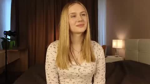 Snapshot of lachelleellwanger chatting on June 2026 12:22:01 PM Kate online show from June 2026 12:22:01 PM