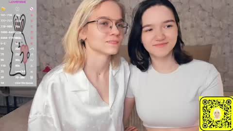Violet and Isabel online show from June 2026 07:17:02 PM