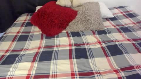 Akyra  online show from February 2026 04:37:02 PM