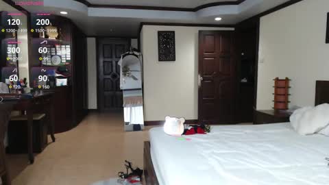 Snapshot of ladii_mia chatting on February 2025 11:14:02 AM Mia online show from February 2025 11:14:02 AM