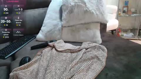 Snapshot of ladii_mia chatting on September 2025 01:17:01 AM Mia online show from September 2025 01:17:01 AM