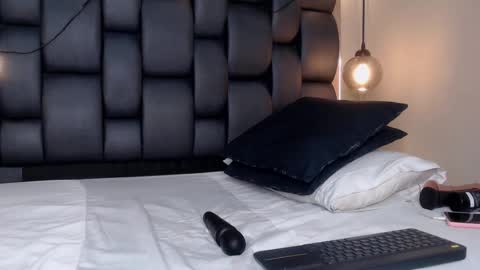 LADY  online show from February 2025 05:07:02 AM