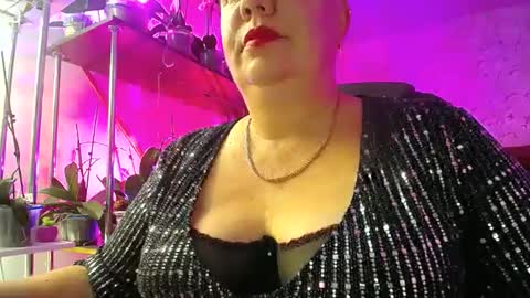 Snapshot of lady_gloria chatting on December 2024 01:06:02 PM Lady Gloria online show from December 2024 01:06:02 PM