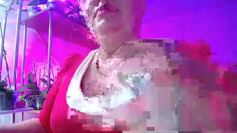 Snapshot of lady_gloria chatting on December 2024 01:19:02 PM Lady Gloria online show from December 2024 01:19:02 PM