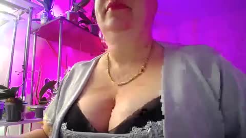 Snapshot of lady_gloria chatting on January 2025 05:45:02 AM Lady Gloria online show from January 2025 05:45:02 AM