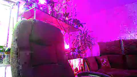 Snapshot of lady_gloria chatting on February 2025 05:09:02 AM Lady Gloria online show from February 2025 05:09:02 AM