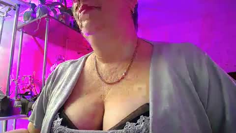 Snapshot of lady_gloria chatting on February 2025 04:31:01 AM Lady Gloria online show from February 2025 04:31:01 AM