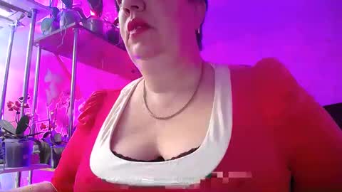 Snapshot of lady_gloria chatting on March 2025 04:19:01 AM Lady Gloria online show from March 2025 04:19:01 AM