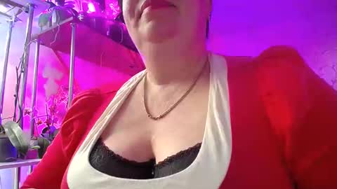 Snapshot of lady_gloria chatting on March 2025 03:16:02 PM Lady Gloria online show from March 2025 03:16:02 PM