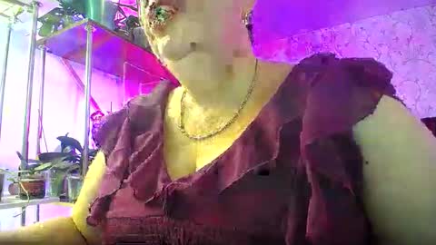 Snapshot of lady_gloria chatting on September 2025 03:50:02 AM Lady Gloria online show from September 2025 03:50:02 AM