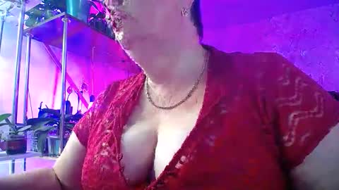Snapshot of lady_gloria chatting on September 2025 04:02:02 AM Lady Gloria online show from September 2025 04:02:02 AM