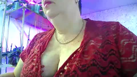 Snapshot of lady_gloria chatting on September 2025 04:14:01 AM Lady Gloria online show from September 2025 04:14:01 AM