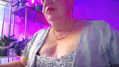 Snapshot of lady_gloria chatting on October 2025 02:32:02 PM Lady Gloria online show from October 2025 02:32:02 PM