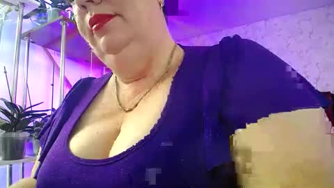 Snapshot of lady_gloria chatting on November 2025 07:07:01 AM Lady Gloria online show from November 2025 07:07:01 AM