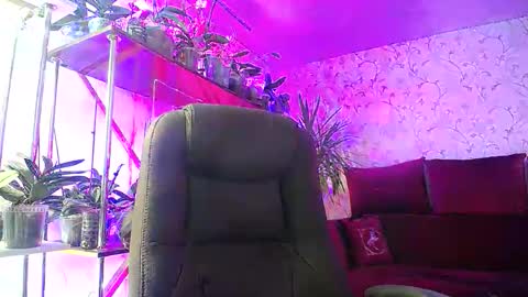 Snapshot of lady_gloria chatting on November 2025 06:59:01 AM Lady Gloria online show from November 2025 06:59:01 AM