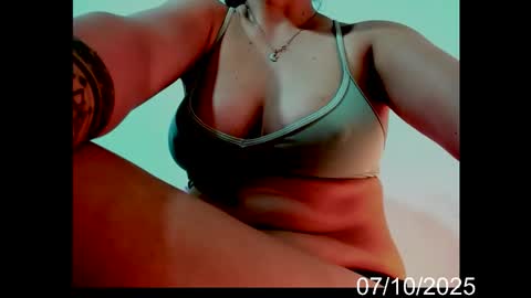 Snapshot of lady_jhana chatting on October 2025 03:42:01 PM Jhana online show from October 2025 03:42:01 PM