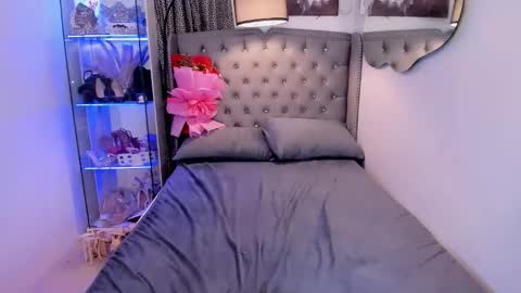 lady_moriseth online show from November 2025 08:25:01 AM