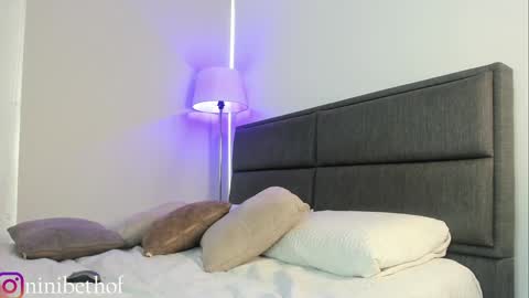    700  1300 -5 online show from January 2025 01:02:01 PM