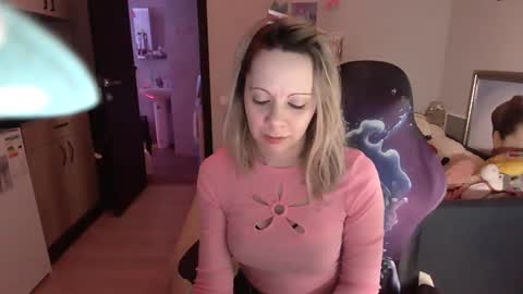 lady_smile69 online show from February 2025 03:02:02 AM