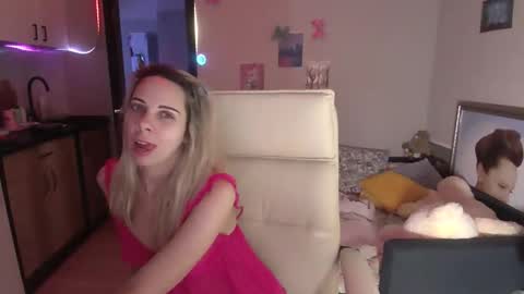 lady_smile69 online show from October 2025 10:00:01 PM