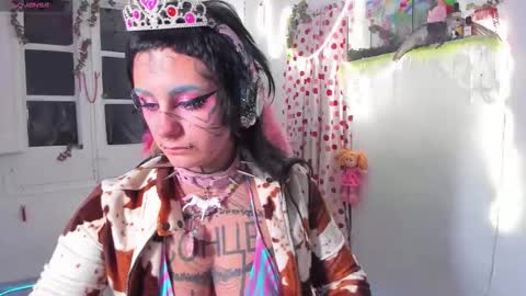 Mia online show from December 2025 10:49:01 PM