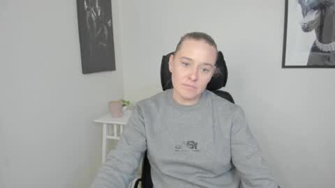 Snapshot of ladyalessa chatting on July 2026 05:43:01 AM ALESSA online show from July 2026 05:43:01 AM