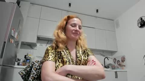 Snapshot of ladybigsmile chatting on April 2026 06:32:01 PM Sima Ladybigsmile online show from April 2026 06:32:01 PM