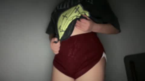 Snapshot of ladybird21 chatting on January 2025 09:55:01 AM Aria online show from January 2025 09:55:01 AM