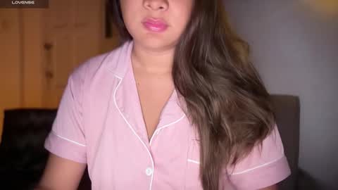 Snapshot of ladybird21 chatting on November 2025 10:40:02 AM Aria online show from November 2025 10:40:02 AM