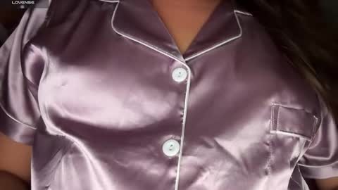 Snapshot of ladybird21 chatting on December 2025 09:26:02 AM Aria online show from December 2025 09:26:02 AM