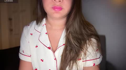 Snapshot of ladybird21 chatting on December 2025 12:29:01 AM Aria online show from December 2025 12:29:01 AM