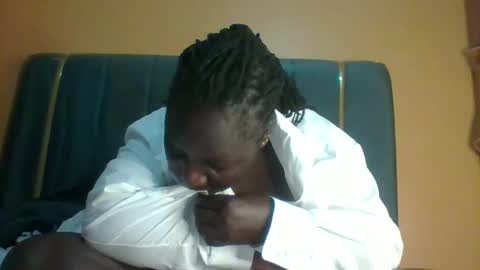 lindah32 online show from September 2025 07:08:01 PM