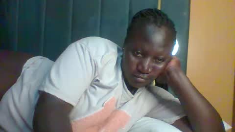 lindah32 online show from October 2025 06:31:01 PM