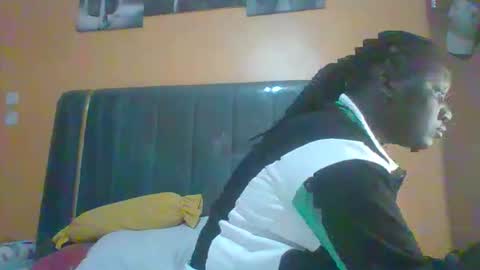 lindah32 online show from May 2026 08:25:01 PM