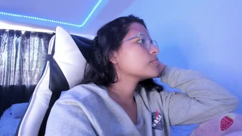  Lady  online show from February 2025 01:47:02 PM