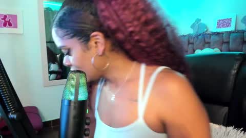 leidy daniela online show from December 2024 02:42:02 AM