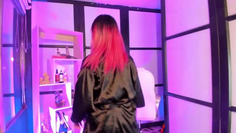 Lady  online show from January 2025 03:43:01 AM