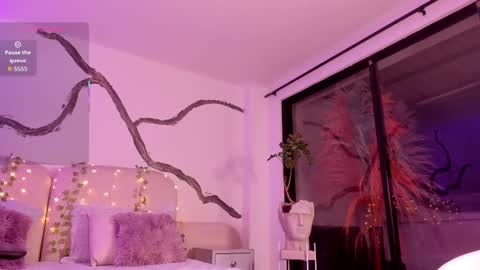 Lady  online show from September 2025 07:12:01 AM