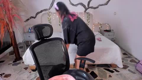 Lady  online show from October 2025 05:13:01 AM