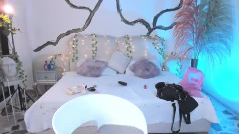 Lady  online show from October 2025 05:08:01 AM