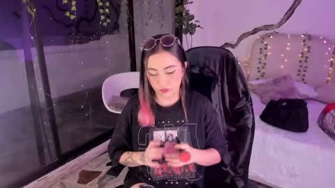 Lady  online show from November 2025 05:07:01 AM