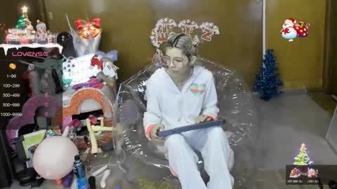 Skinnygirl online show from December 2025 05:29:01 PM