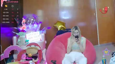 Snapshot of laflakita21 chatting on July 2026 12:35:01 AM Skinnygirl online show from July 2026 12:35:01 AM