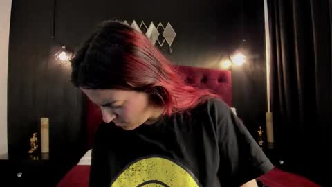 Laia  online show from October 2025 12:14:02 PM