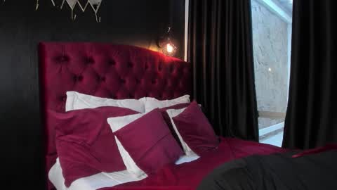 Laia  online show from November 2025 12:04:02 PM