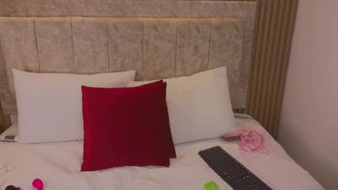 laiamilf online show from January 2025 11:39:01 PM